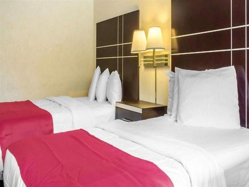 Oceanside Lodge Marmora 외부 사진